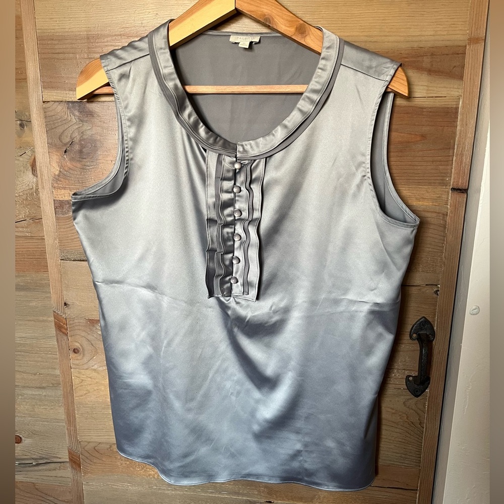 Talbots Silver Satin Sleeveless Pleat-Front Shirt with Ruffle collar